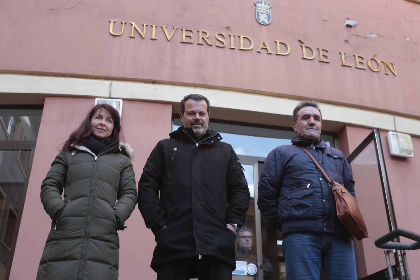 El rector de la Universidad de León, Juan Francisco García Marín, ofrece información sobre el Servicio de Cirugía Equina del Hospital Clínico Veterinario de la ULE. Estará acompañado de la decana de la Facultad de Veterinaria, María Teresa Carbajo Rueda, y del director del centro, José Antonio Rodríguez-Altonaga Martínez.