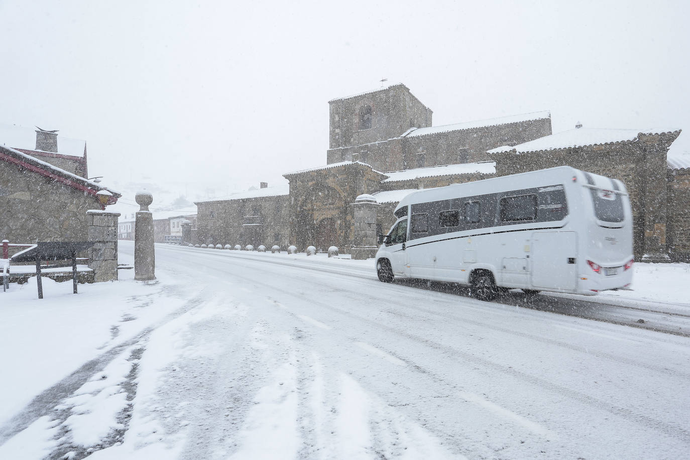 La nieve ya tiñe de blanco decenas de pueblos en la provincia.