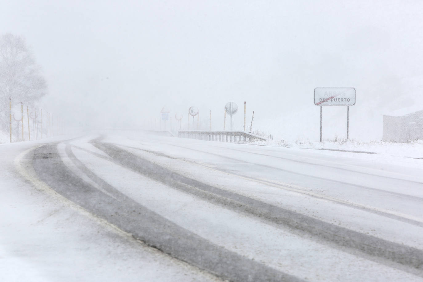 La nieve ya tiñe de blanco decenas de pueblos en la provincia.