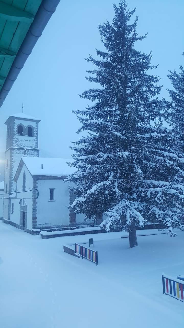 Fotos: La nieve llega a la provincia leonesa