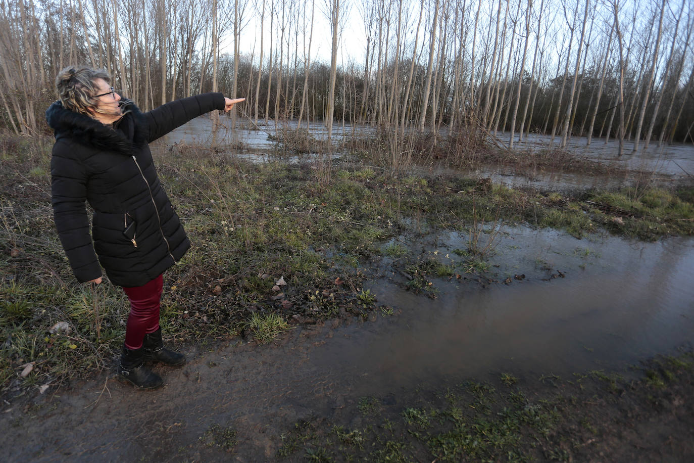 El río Tuerto se desborda a la altura de la localidad leonesa de San Félix de la Vega