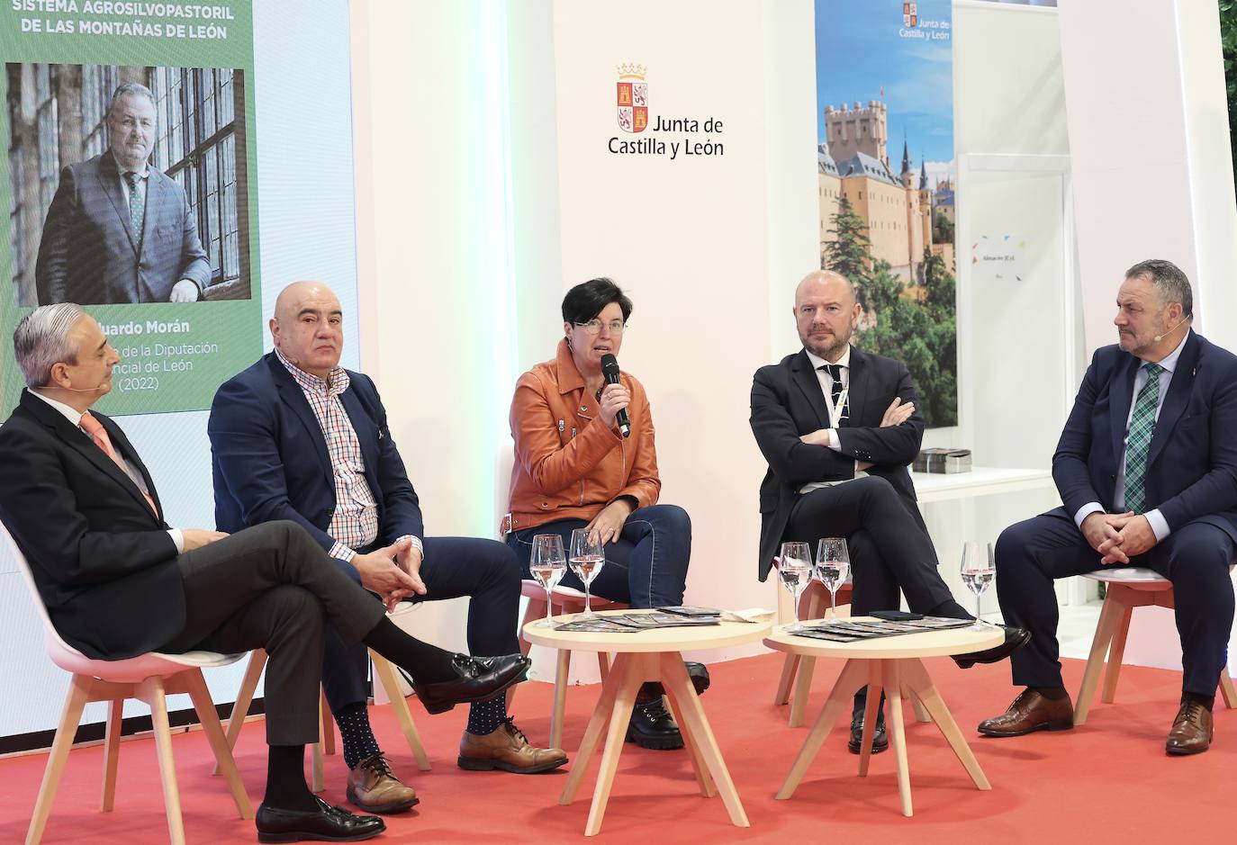 El presidente de la Diputación de León y del Consorcio Provincial de Turismo, Eduardo Morán, presenta la oferta turística de la provincia y participa en el encuentro entre los cinco territorios de España distinguidos como patrimonio agrícola mundial en una charla-coloquio.