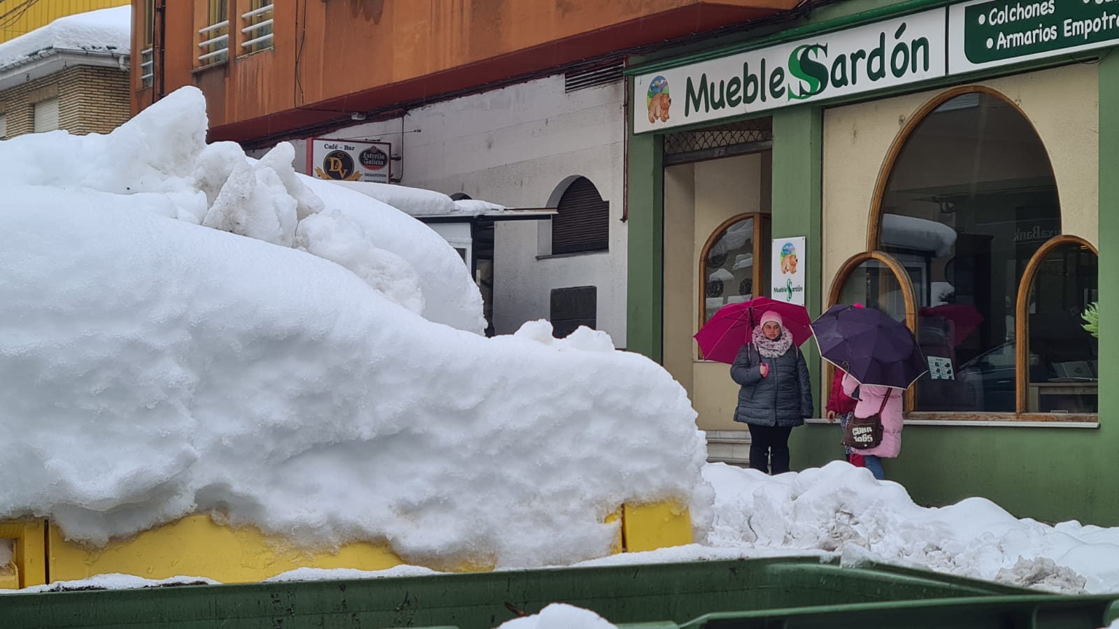 El municipio lacianiego sufre el azote de Fien y recuerda una de las mayores nevadas de los últimos años.