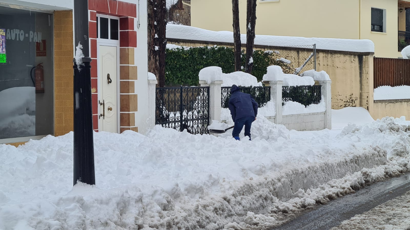 El municipio lacianiego sufre el azote de Fien y recuerda una de las mayores nevadas de los últimos años.