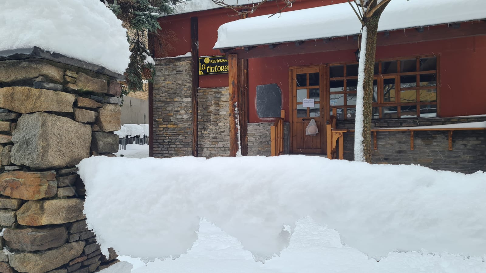 El municipio lacianiego sufre el azote de Fien y recuerda una de las mayores nevadas de los últimos años.