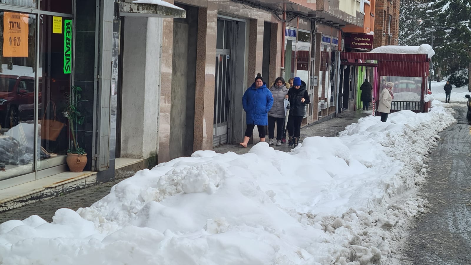 El municipio lacianiego sufre el azote de Fien y recuerda una de las mayores nevadas de los últimos años.