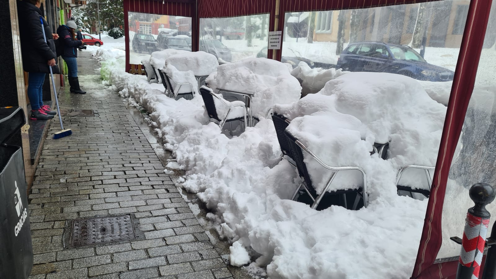 El municipio lacianiego sufre el azote de Fien y recuerda una de las mayores nevadas de los últimos años.