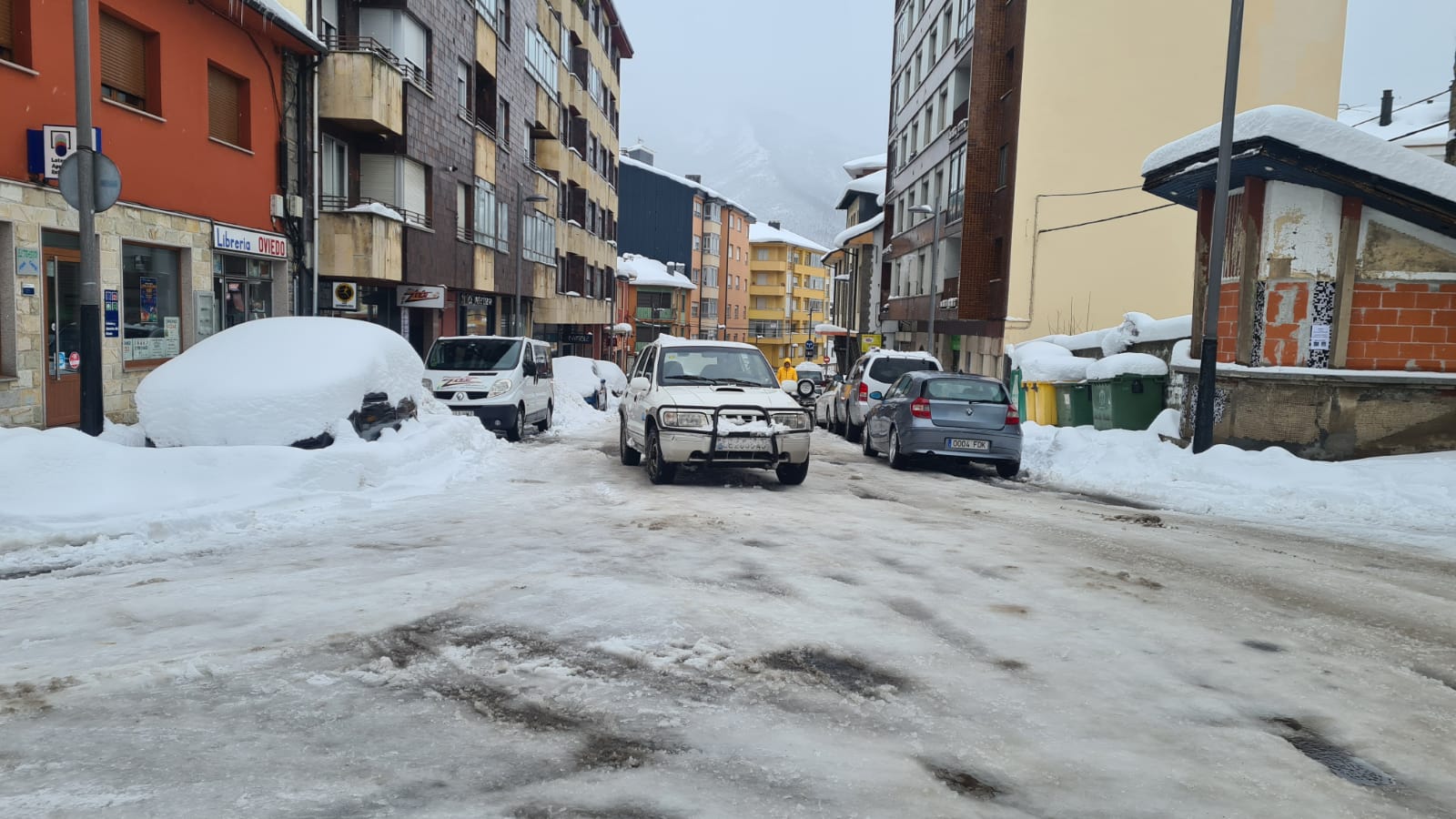 El municipio lacianiego sufre el azote de Fien y recuerda una de las mayores nevadas de los últimos años.