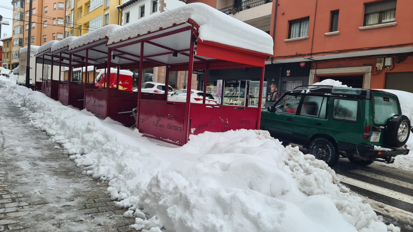 El municipio lacianiego sufre el azote de Fien y recuerda una de las mayores nevadas de los últimos años.