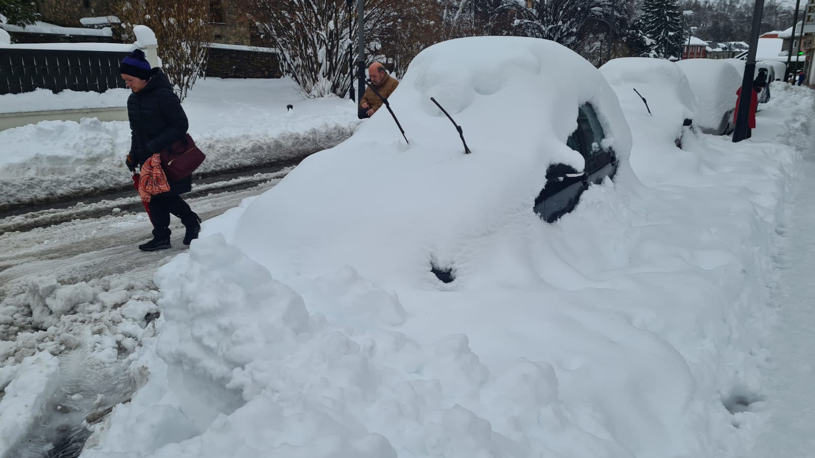 El municipio lacianiego sufre el azote de Fien y recuerda una de las mayores nevadas de los últimos años.