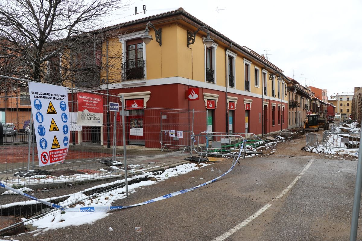 La peatonalización de la calle Carreras avanza según los plazos y las máquinas ya trabajan en el lugar.