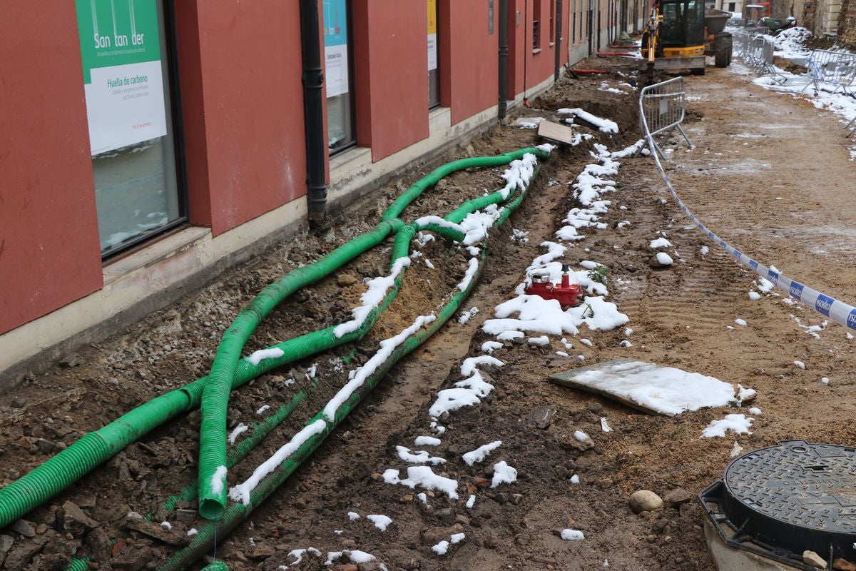 La peatonalización de la calle Carreras avanza según los plazos y las máquinas ya trabajan en el lugar.