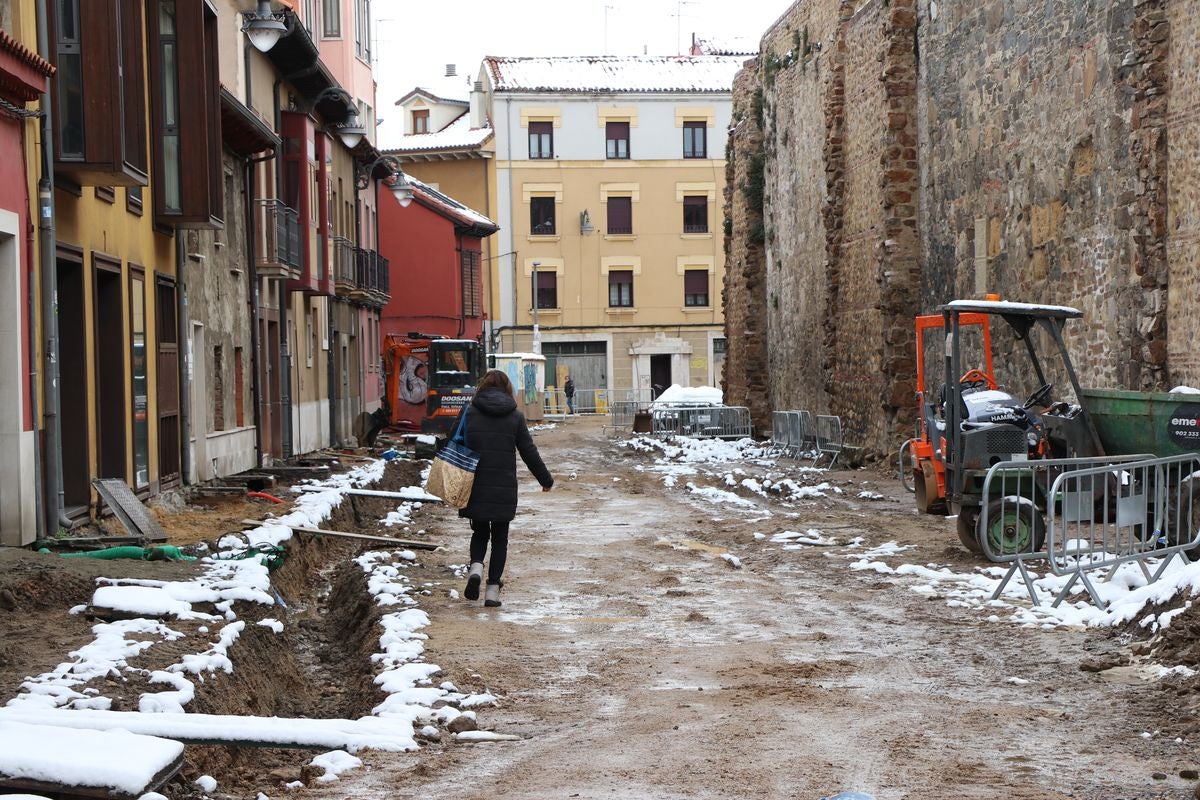 La peatonalización de la calle Carreras avanza según los plazos y las máquinas ya trabajan en el lugar.