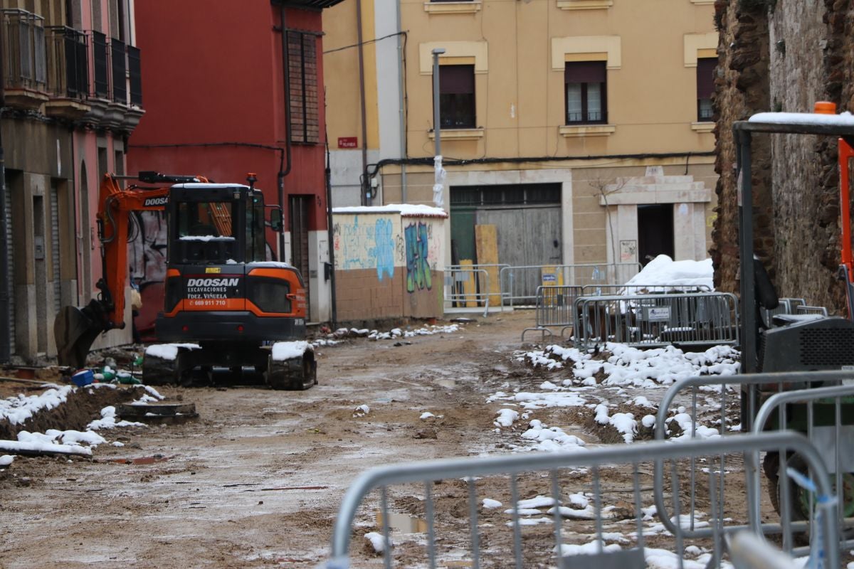 La peatonalización de la calle Carreras avanza según los plazos y las máquinas ya trabajan en el lugar.