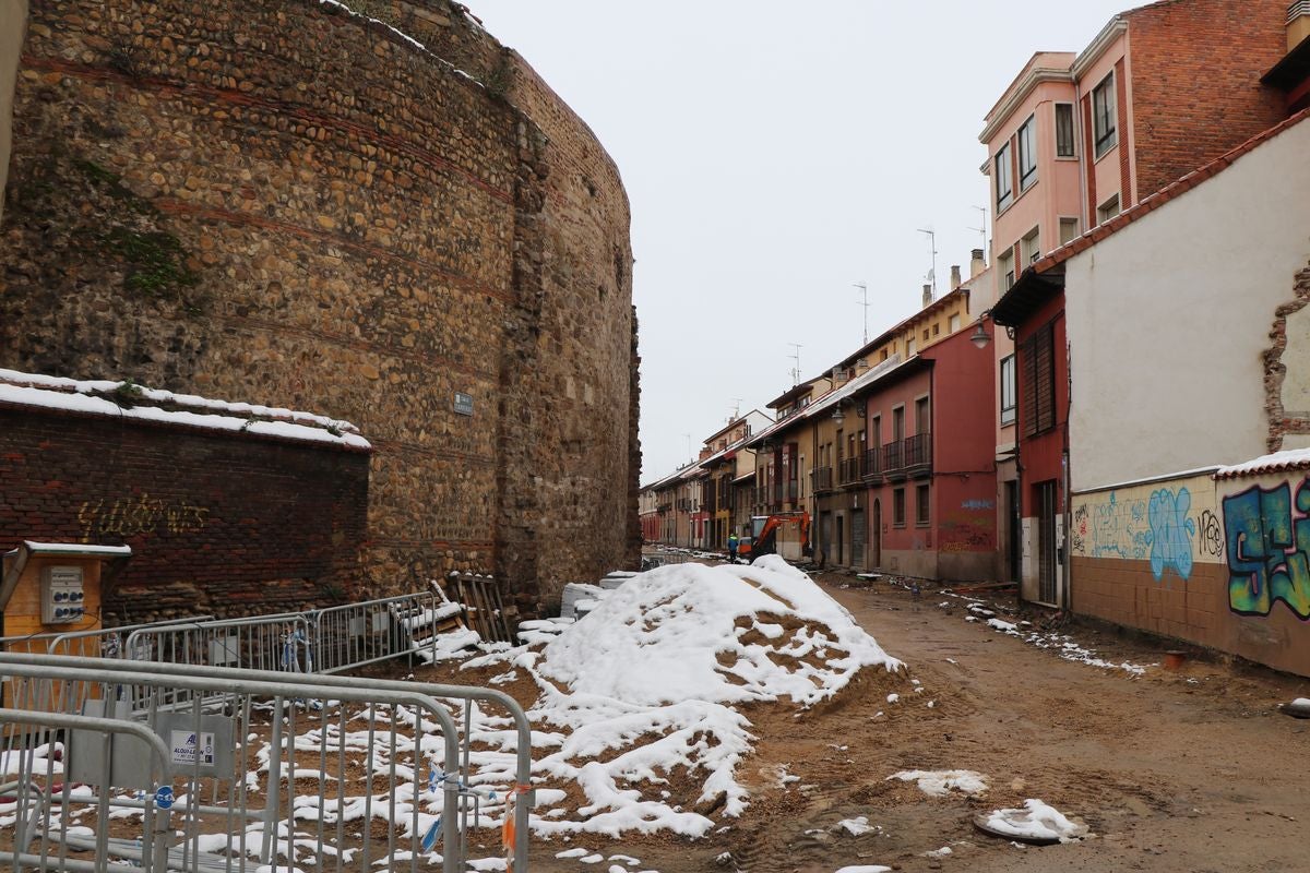 La peatonalización de la calle Carreras avanza según los plazos y las máquinas ya trabajan en el lugar.