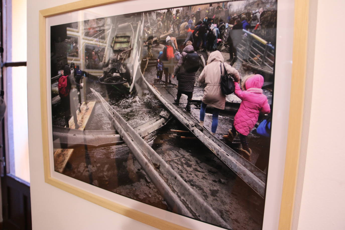 Inauguración de la exposición 'Ucrania, guerra de los civiles' en la Fundación Vela Zanetti de León. 