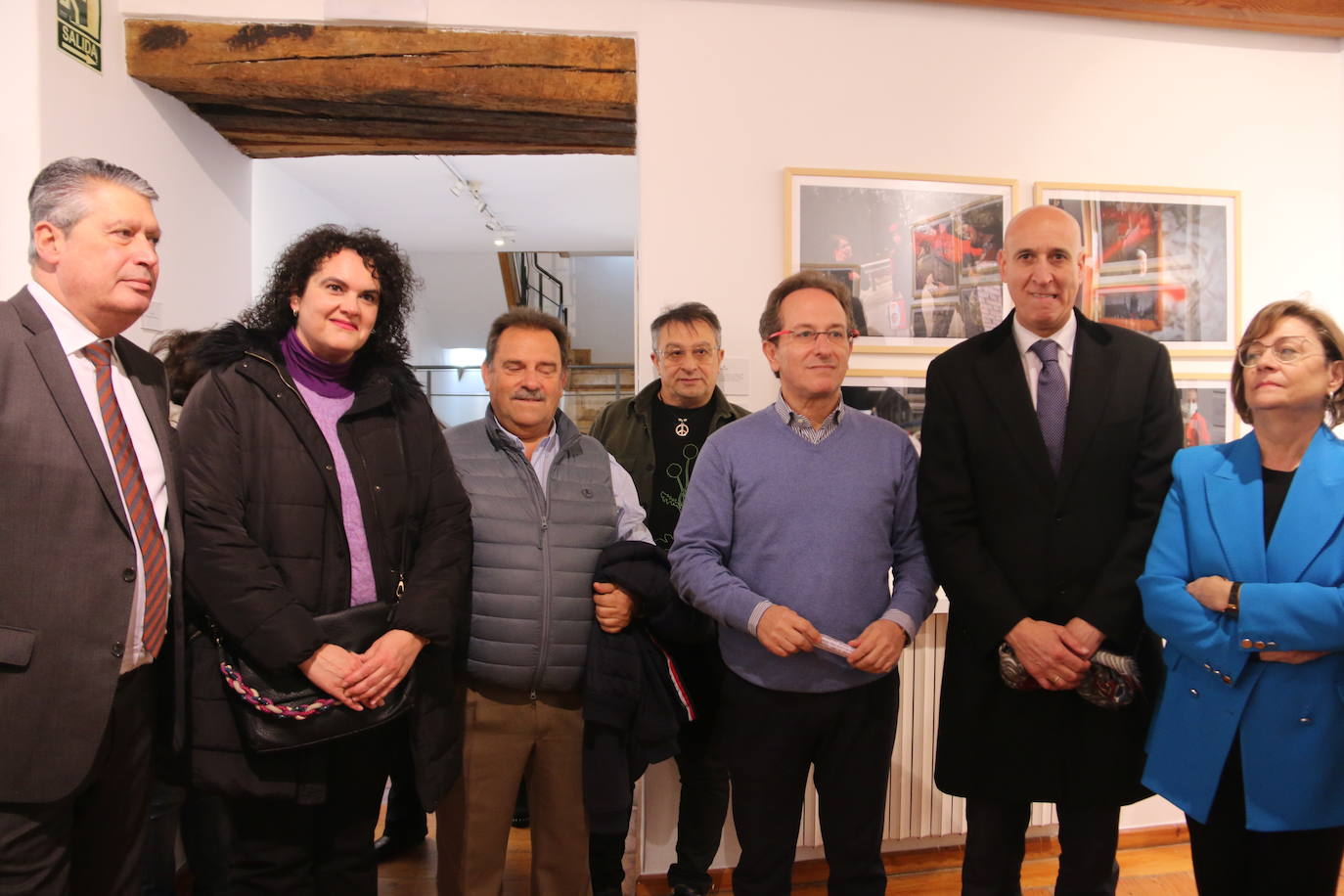 Inauguración de la exposición 'Ucrania, guerra de los civiles' en la Fundación Vela Zanetti de León. 