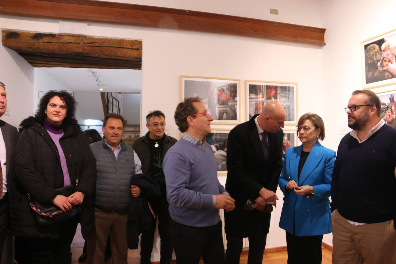 Inauguración de la exposición 'Ucrania, guerra de los civiles' en la Fundación Vela Zanetti de León. 