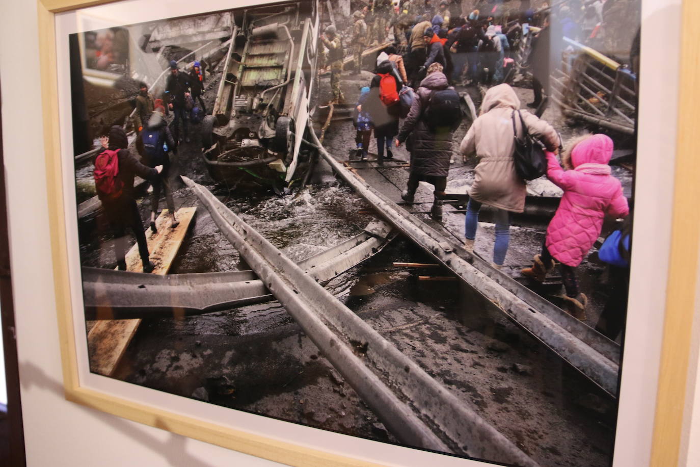 Inauguración de la exposición 'Ucrania, guerra de los civiles' en la Fundación Vela Zanetti de León. 