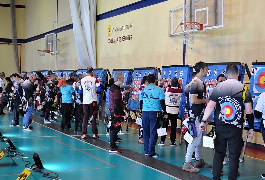 Los leoneses descollan en el Campeonato Provincial de Tiro con Arco en Sala 2023.