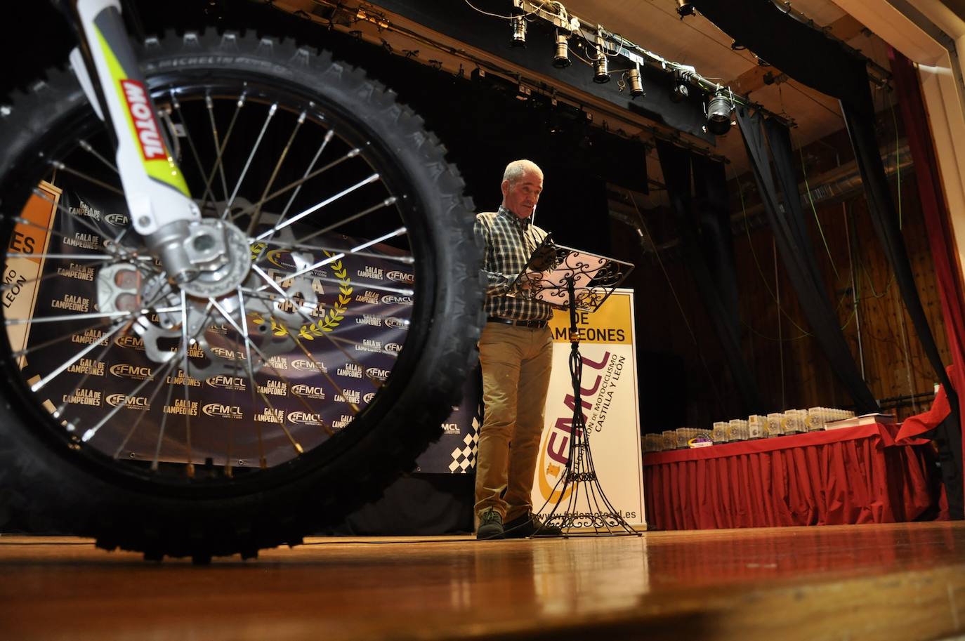 La Federación de Motociclismo de Castilla y León celebró la segunda gala del motor en Valencia de Don Juan.