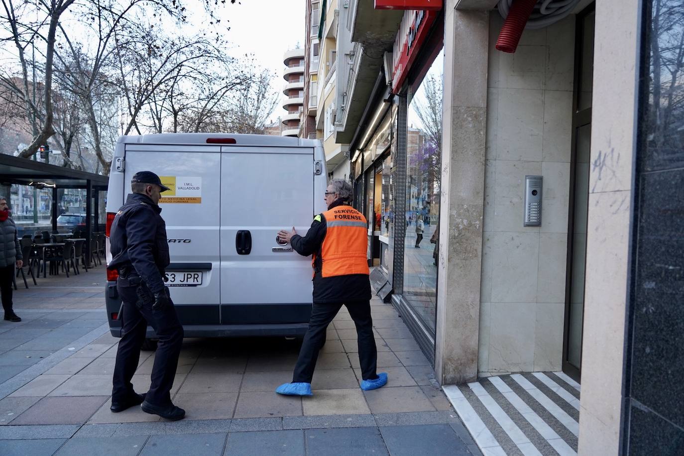 Mata a su mujer y a su hija de ocho años con arma blanca en Valladolid e intenta suicidarse.