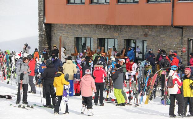 Imágenes del primer fin de semana de la temporada en la Estación Invernal de San Isidro.