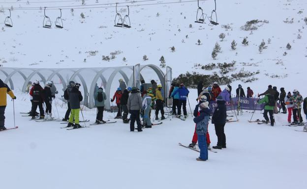 Galería. Imágenes del primer fin de semana de la temporada en la Estación Invernal de San Isidro.