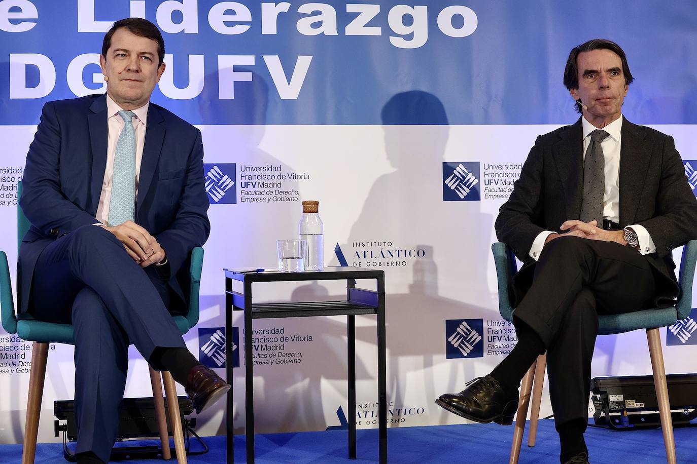 El presidente de la Junta de Castilla y León, Alfonso Fernández-Mañueco, y el expresidente del Gobierno y presidente del Instituto Atlántico de Gobierno, IADG, José María Aznar, participan en una nueva sesión del Aula de Liderazgo IADG-UFV