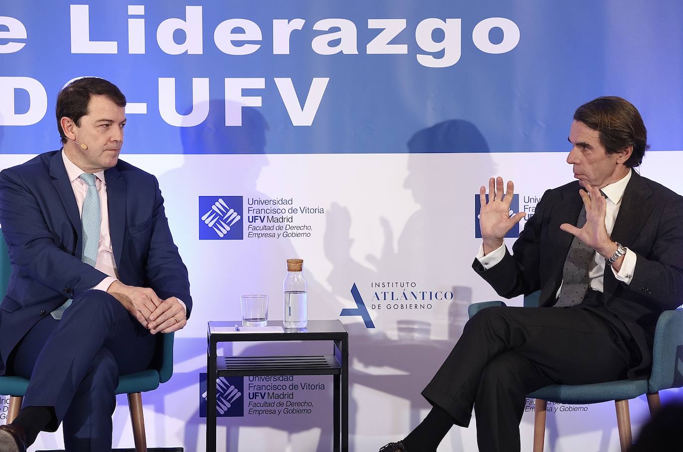 El presidente de la Junta de Castilla y León, Alfonso Fernández-Mañueco, y el expresidente del Gobierno y presidente del Instituto Atlántico de Gobierno, IADG, José María Aznar, participan en una nueva sesión del Aula de Liderazgo IADG-UFV