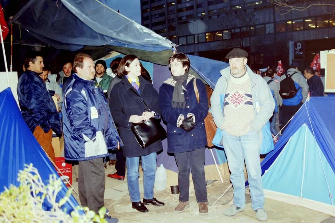 Durante seis meses los trabajadores vivieron frente al Ministerio de Economía. 