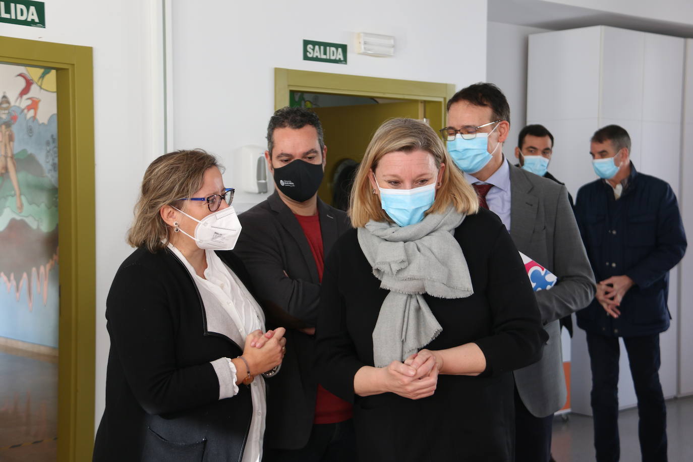 La consejera de Isabel Blanco visita el Centro Salud Mental León.
