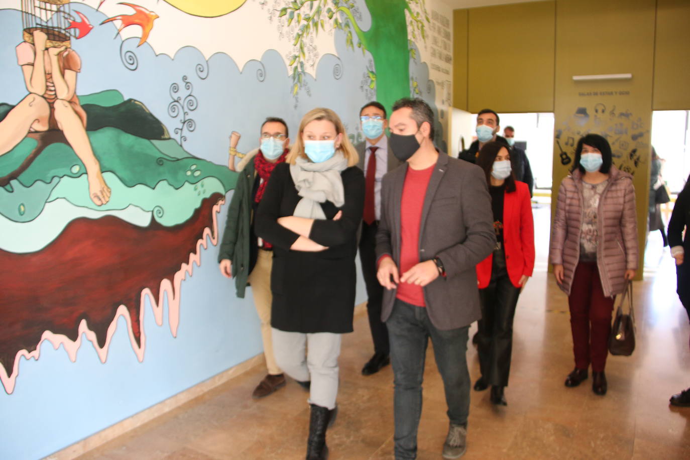 La consejera de Isabel Blanco visita el Centro Salud Mental León.