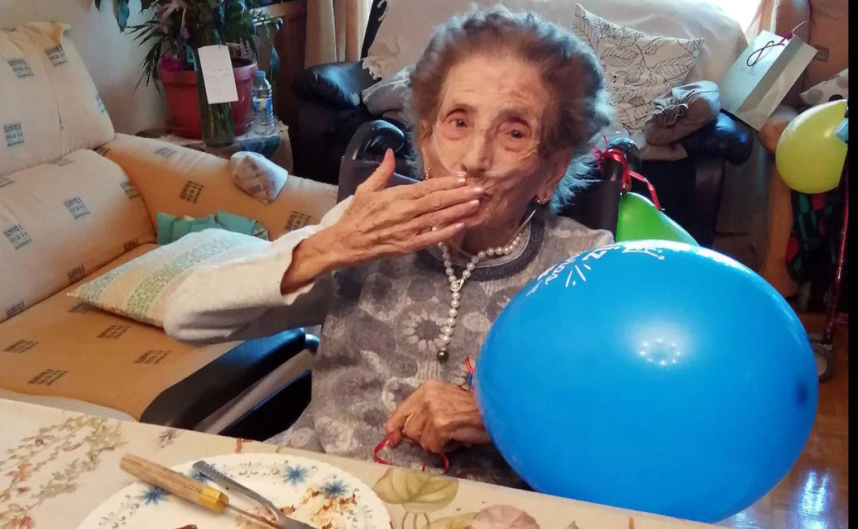Lidia Rivero celebra su 104 cumpleaños.