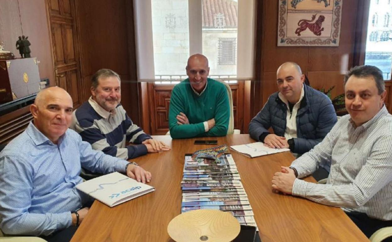 Imagen de la reunión mantenida.