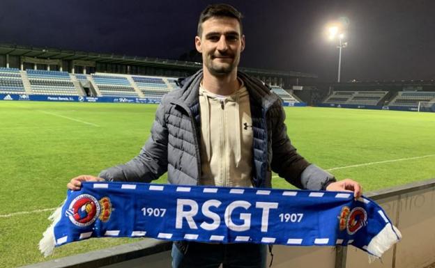 Sotres, en su presentación como jugador de la Gimnástica Torrelavega.