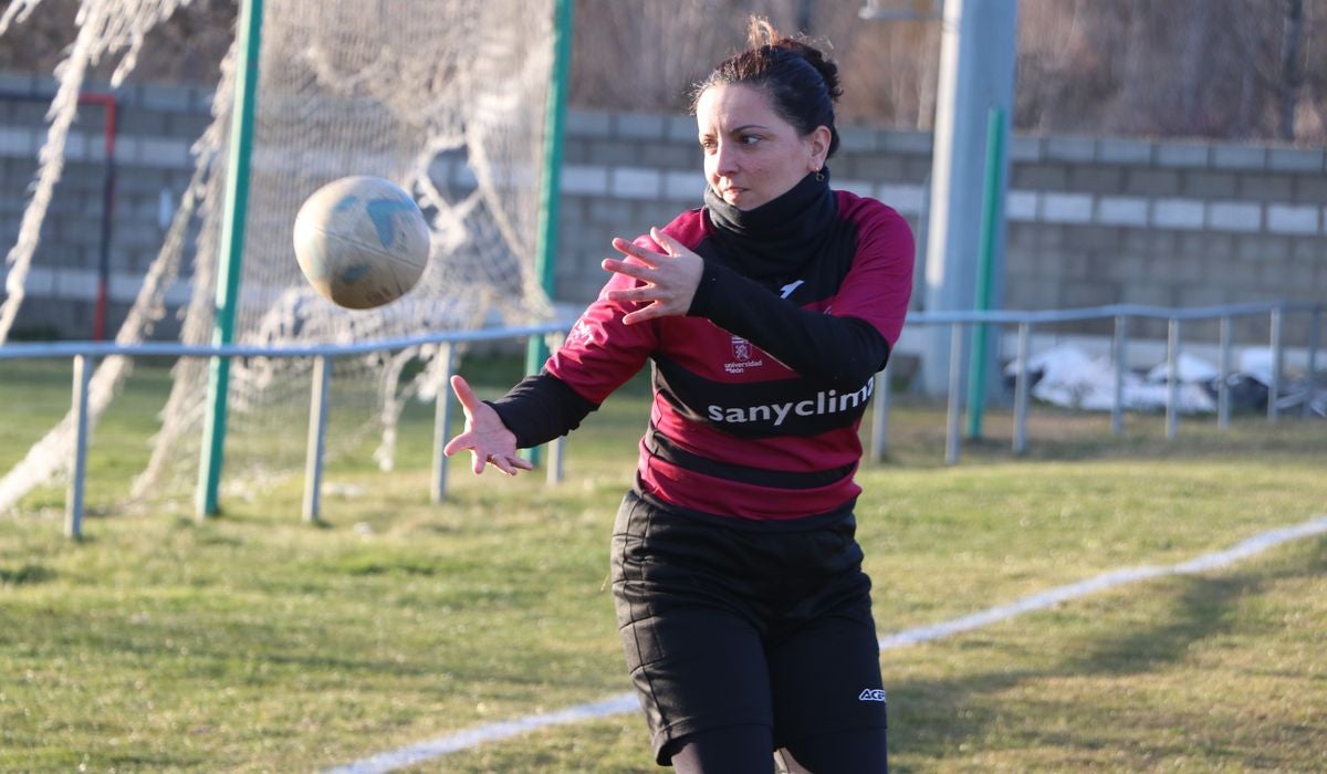 Las Leonas Mater, el equipo de rugby conformado por madres de jugadores de la cantera del León Rugby Club, ha iniciado su andadura en estos meses