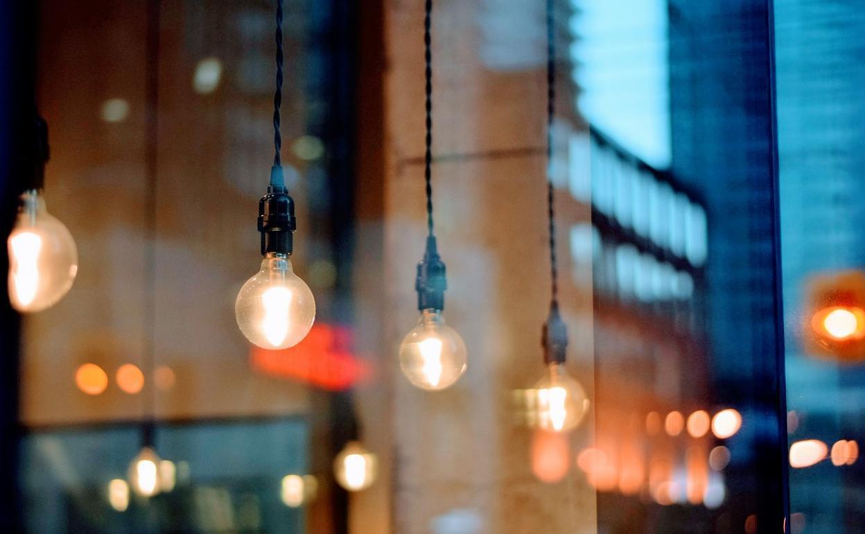 El precio de la luz sube este domingo.