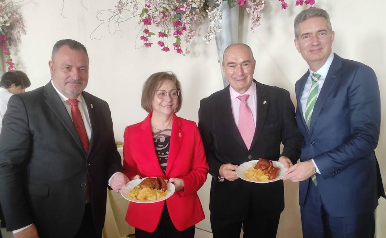 Entrega de distinciones y festival de exaltación del botillo para clausurar los días de León en Sevilla