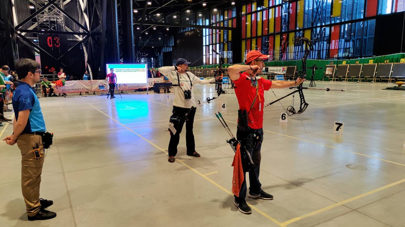 Más de medio millar de tiradores han acudido este fin de semana a León para disputar el Campeonato de España de tiro con arco en sala en hasta cuatro modalidades en una fiesta de esta disciplina que gana su espacio en la ciudad