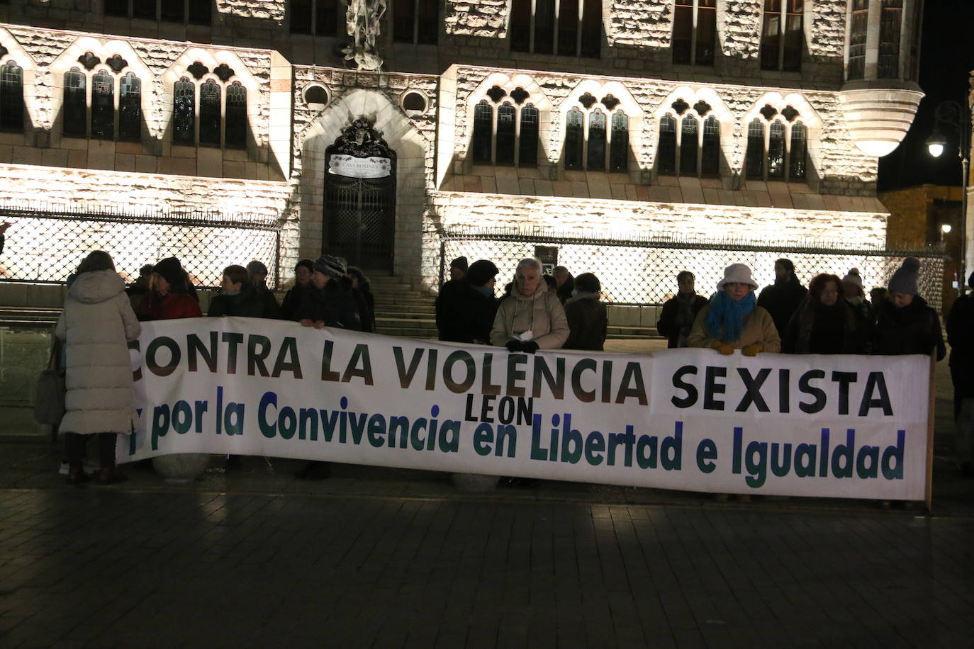 La plataforma contra la violencia machista en León convoca frente a Botines otro lunes sin sol.