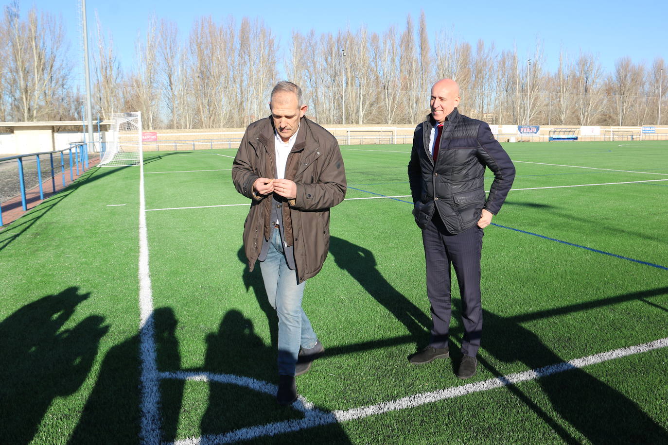 Presentación del campo de fútbol de césped artificial de Puente Castro. 
