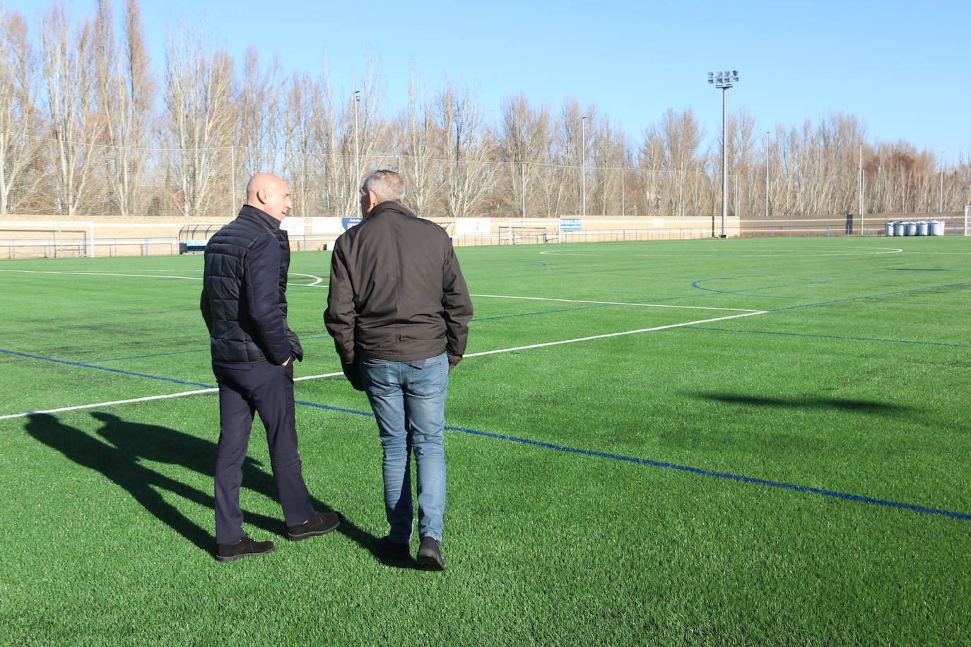 Presentación del campo de fútbol de césped artificial de Puente Castro. 