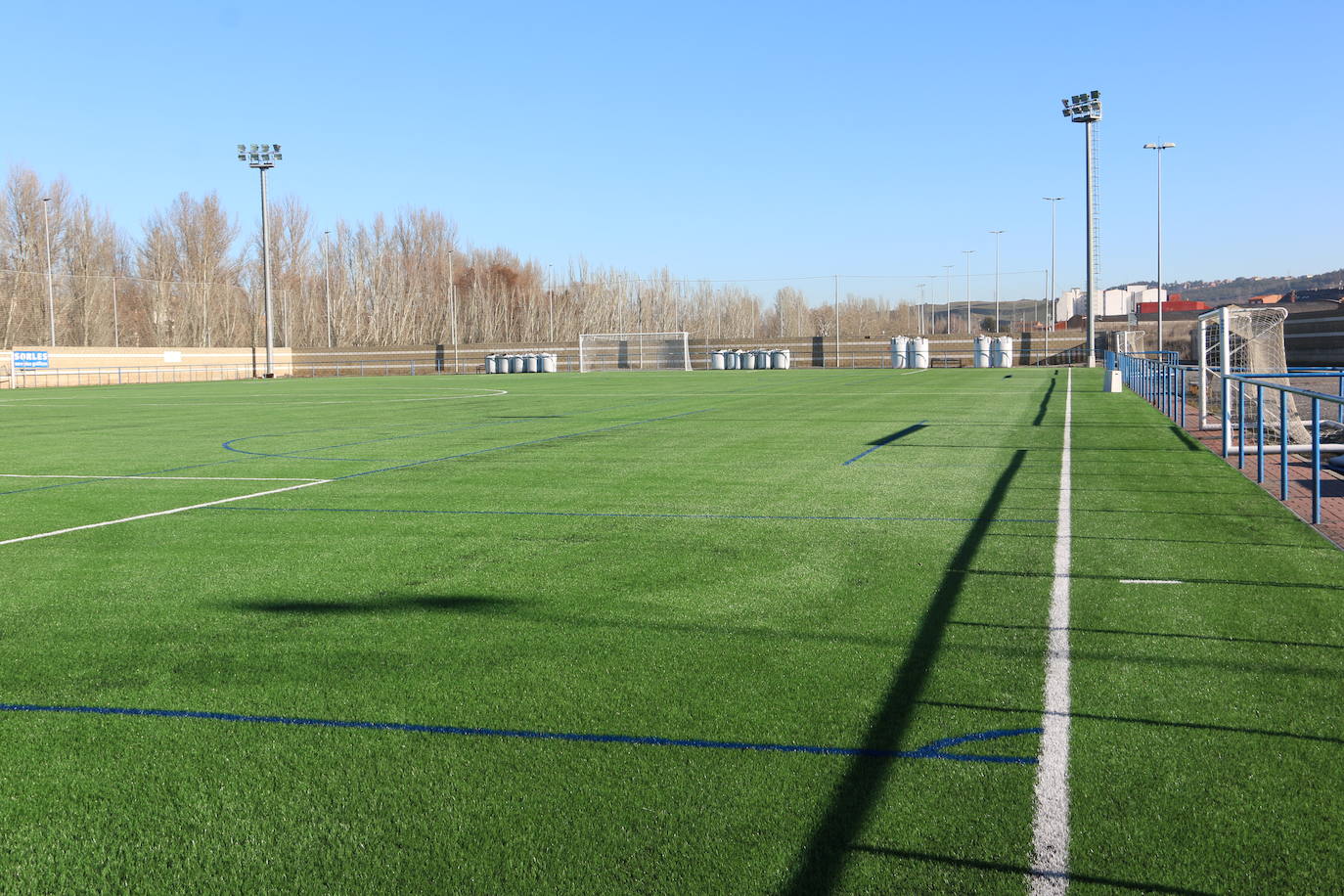 Presentación del campo de fútbol de césped artificial de Puente Castro. 