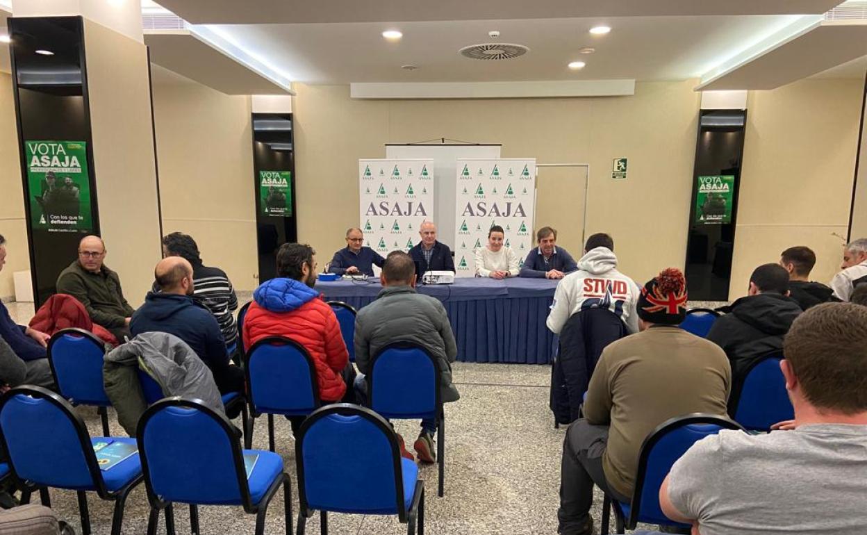 Asaja celebra en Ponferrada un acto dentro de la programación de la campaña de las elecciones agrarias.