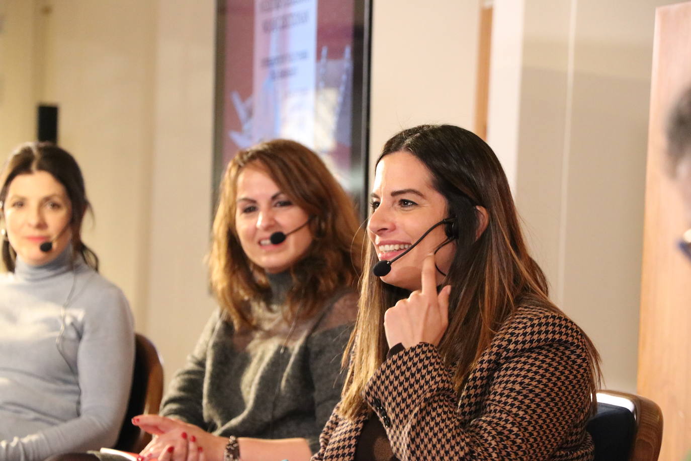 Los socialistas organizan una jornada que reúne a expertas de diferentes ámbitos para reflexionar sobre los instrumentos legales para defender los derechos de las mujeres, a raíz de las medidas antiabortistas impulsadas por Vox. 