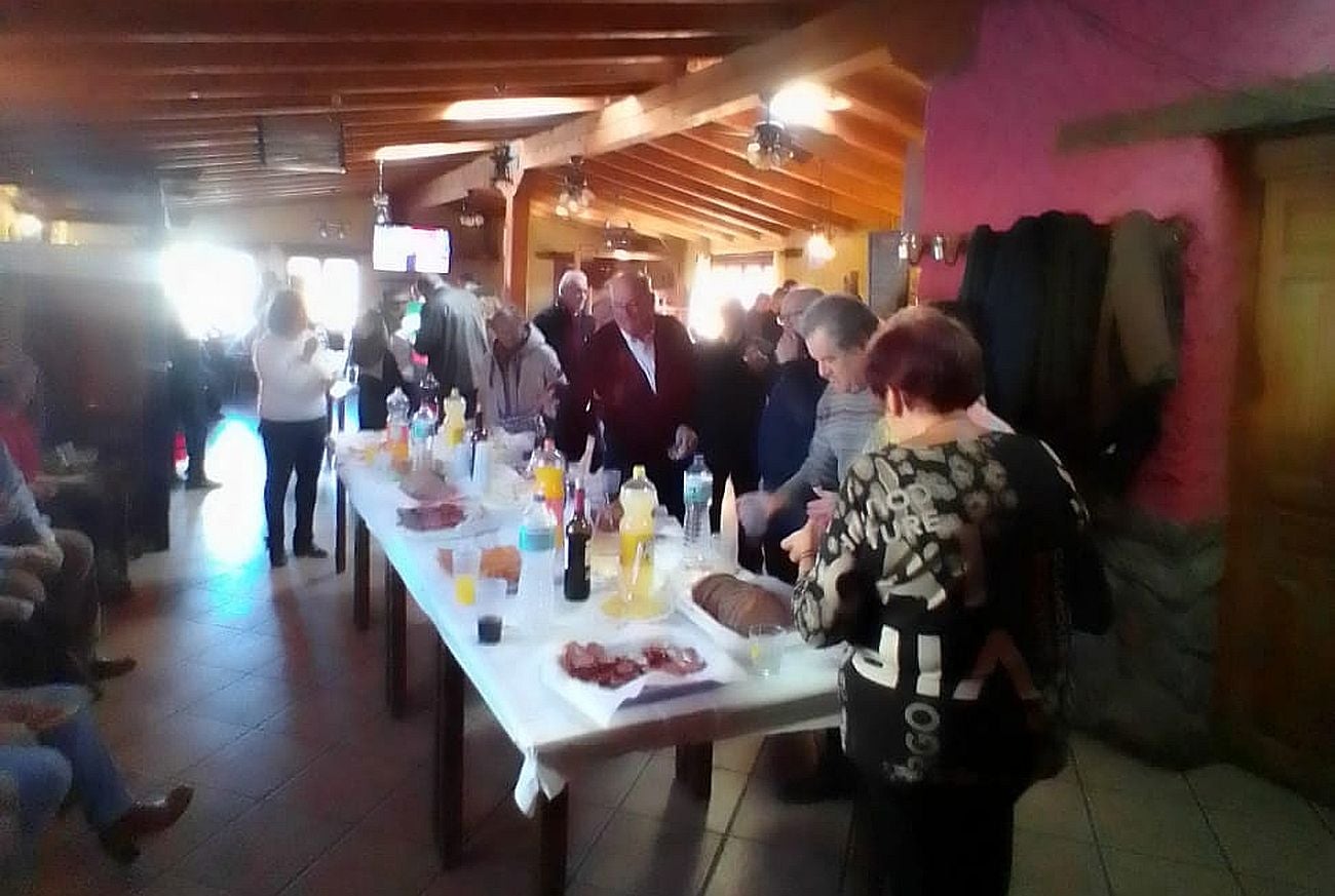 Por San Blas la cigüeña verás (y a San Blás también). Garrafe de Torío, entre otras localidades de la provincia, procesiona a San Blás en una jornada por el efecto del refranero.