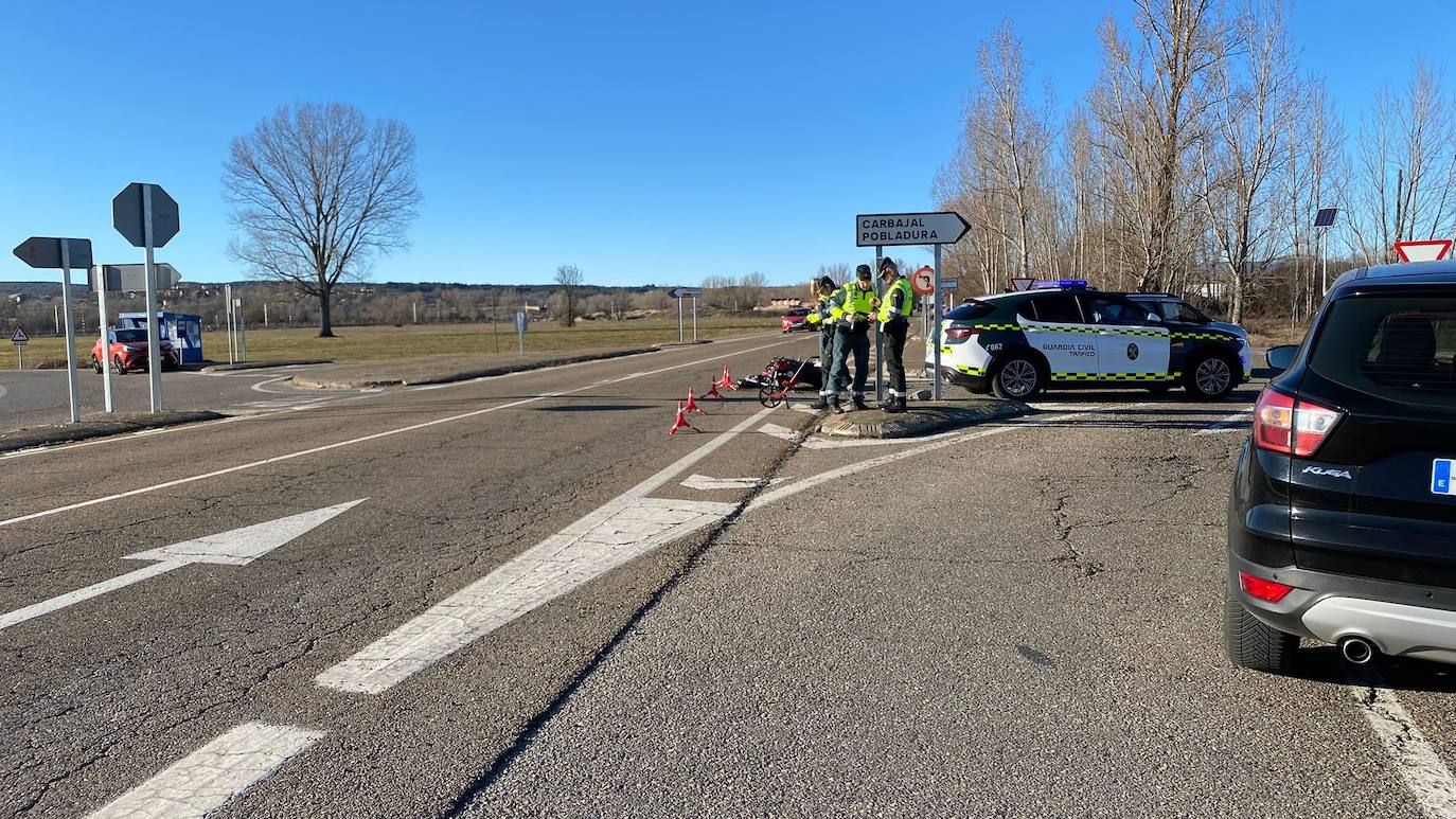 Muere una motorista de 34 años tras colisionar con un coche