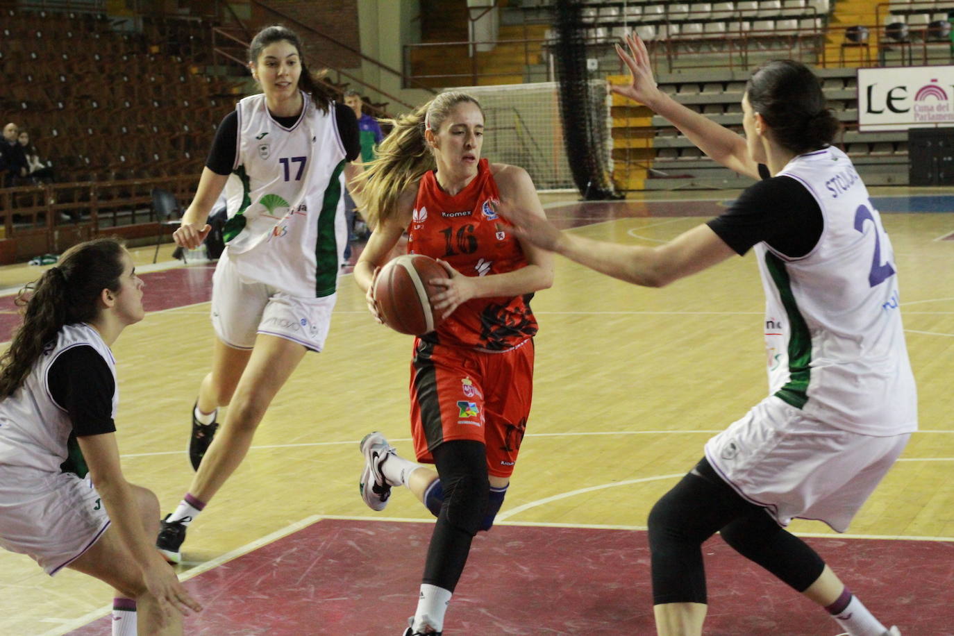 Fotos: Partido entre el BF León y el Mijas