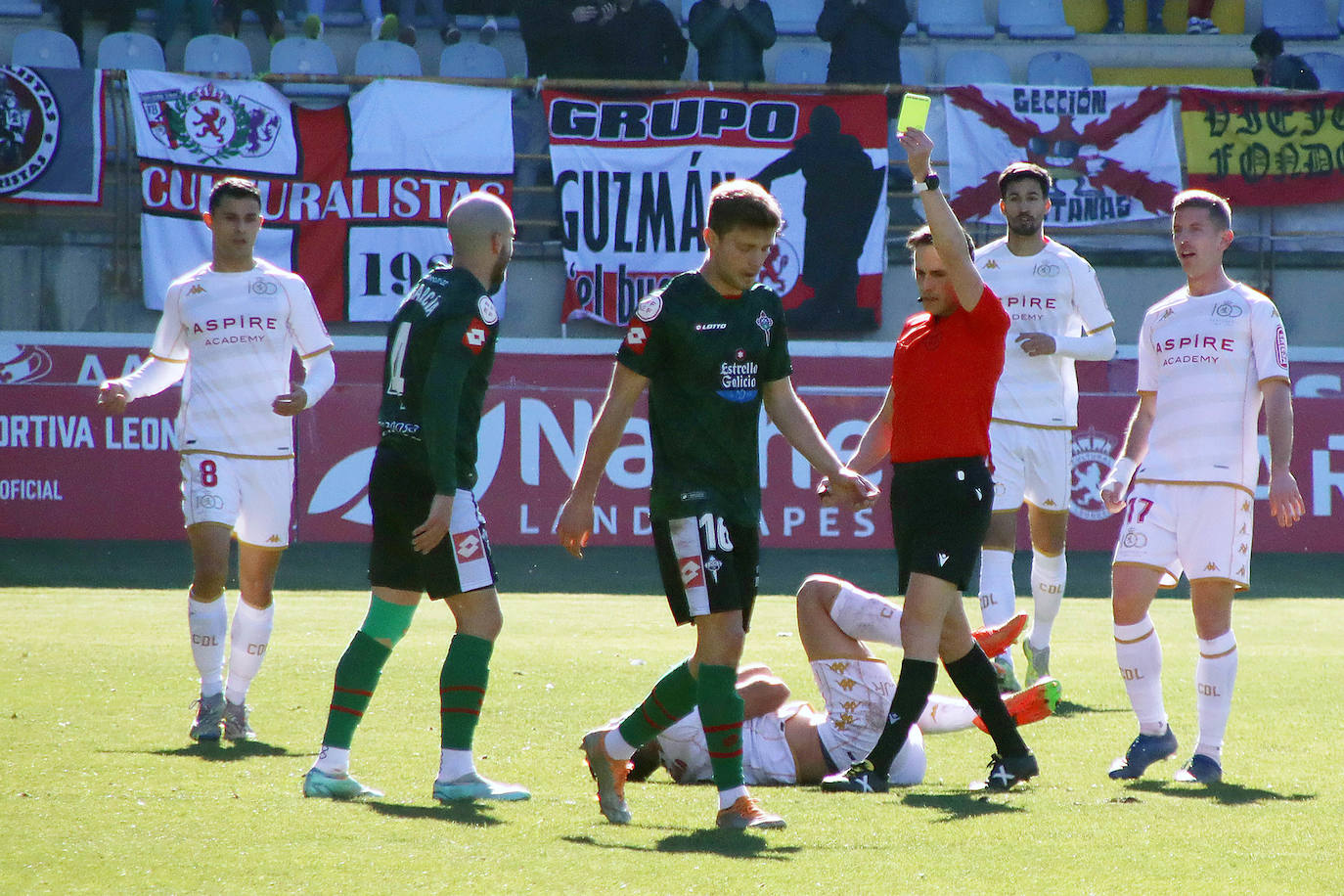 Ambos equipos tuvieron escasas ocasiones y acabaron firmando el empate sin goles.